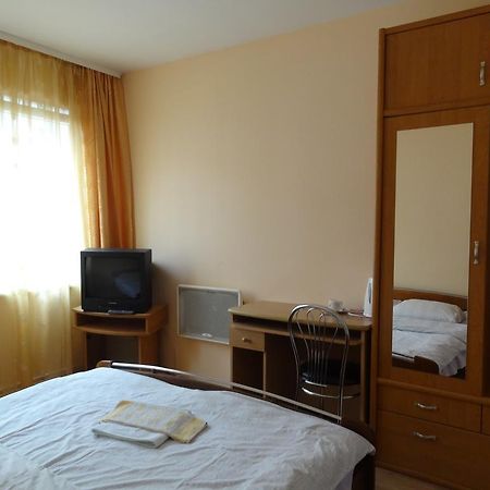 Hotel Rebir Daugavpils Ngoại thất bức ảnh