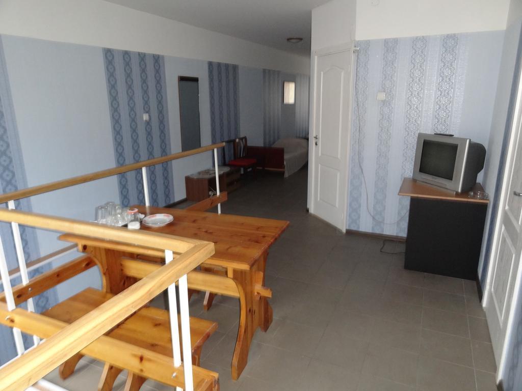 Hotel Rebir Daugavpils Ngoại thất bức ảnh