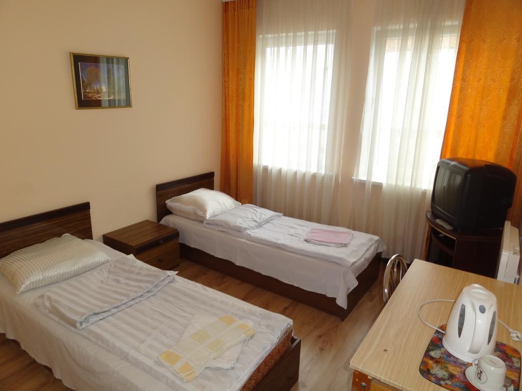 Hotel Rebir Daugavpils Ngoại thất bức ảnh